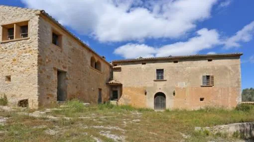 Plot of land with rustic-style finca in Algaida