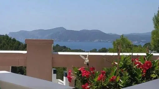 Semi-detached house with sea views in Santa Ponsa