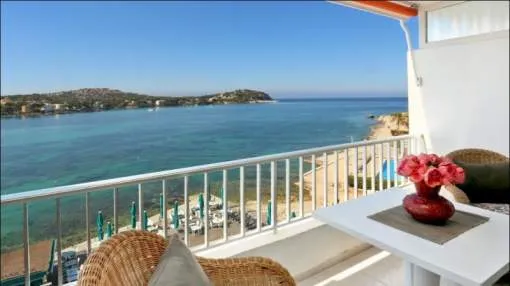 Apartment on the 1st sea line with panoramic view in Santa Ponsa