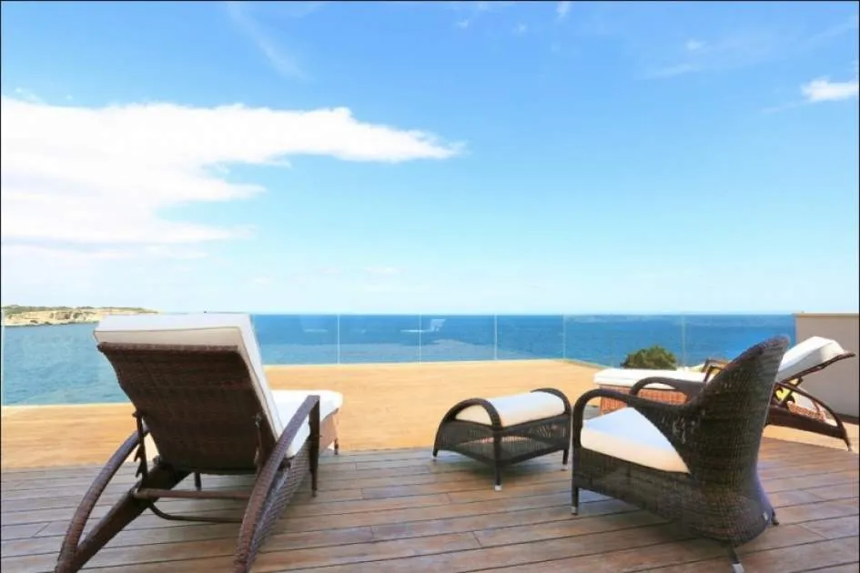 Premium villa on the seaside with impressive views in Cala Llombards