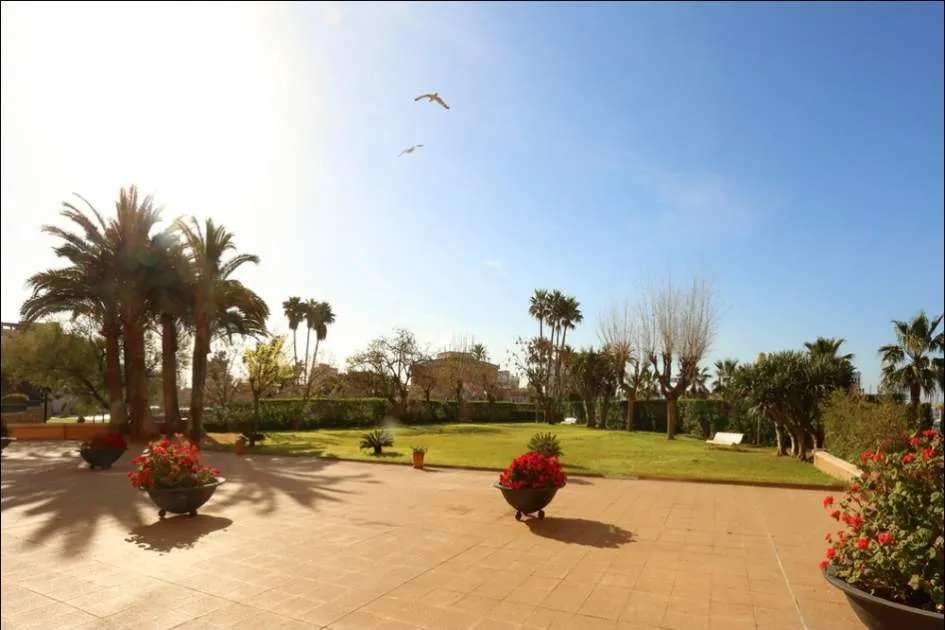 Spacious apartment on the 1st sea line with fantastic views in Palma