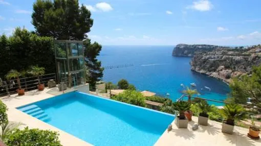 Elegant luxury villa with magnificent sea views in Cala Llamp