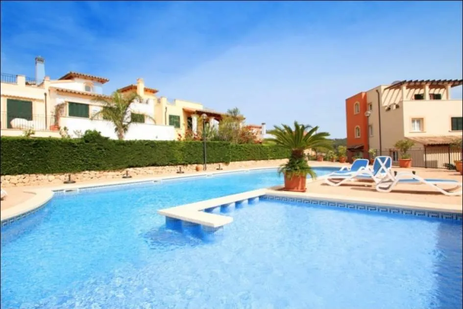 Beautiful townhouse with garden and pool in Camp de Mar