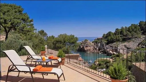 Villa with holiday license and view of the sea in Deia