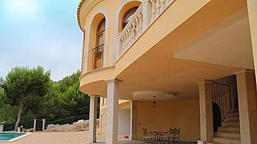 Luxury villa in tranquil green area in Paguera