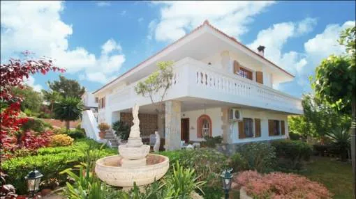 Traditional family villa with pool near the beach in Santa Ponsa