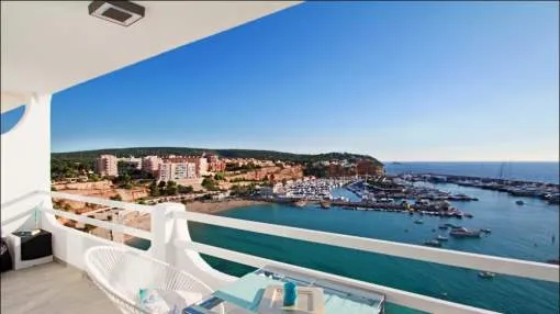 Renovated apartment in first sea line in Port Adriano, El Toro