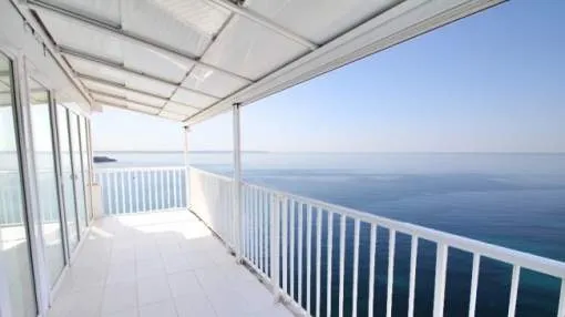 Refurbished penthouse in the 1st line of the sea in Sant Agusti