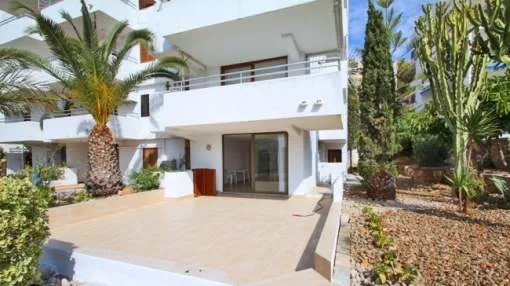 Front line garden apartment with sea view in Santa Ponsa Front line garden apartment with sea view in Santa Ponsa