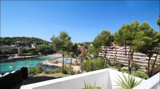 Seaview apartment with direct access to the beach in Cala Viñyes