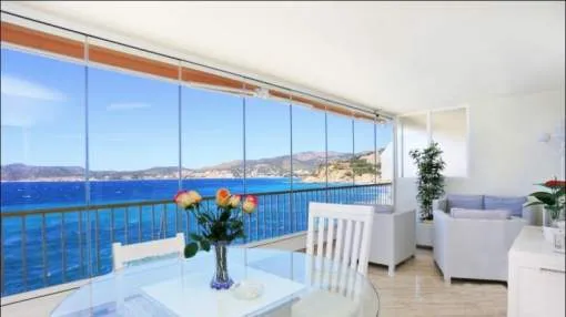 Helles Apartment in erster Meereslinie in Santa Ponsa