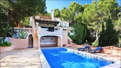 Family house with a pool and sea view in Paguera