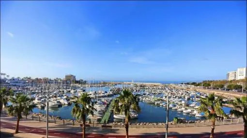 Spacious apartment on the 1st sea line with fantastic views in Palma