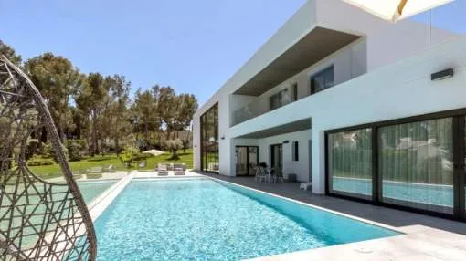 New-build villa with beautiful garden and partial sea views in Sol de Mallorca New-build villa with beautiful garden and partial sea views in Sol de Mallorca