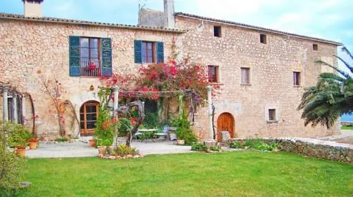 Majestic manor house with acres of land in Esporlas Majestic manor house with acres of land in Esporlas