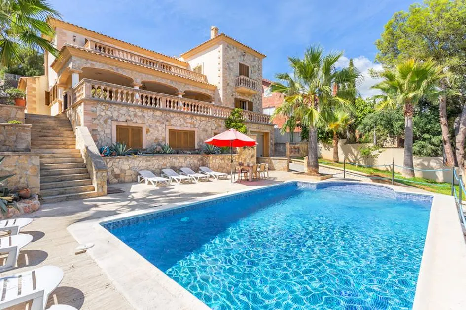 Luxurious villa with pool in Cala Mayor