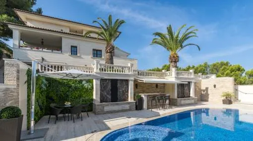 Traditional luxury villa with panoramic sea views in Paguera