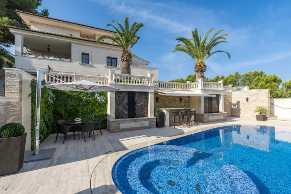 Traditional luxury villa with panoramic views in Paguera