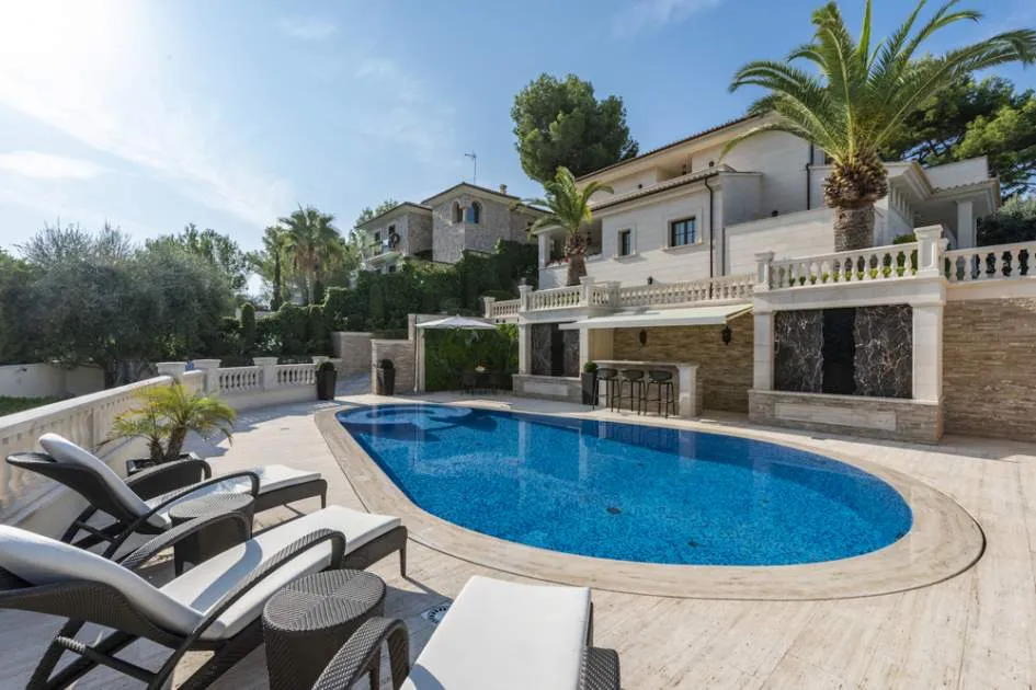 Traditional luxury villa with panoramic views in Paguera