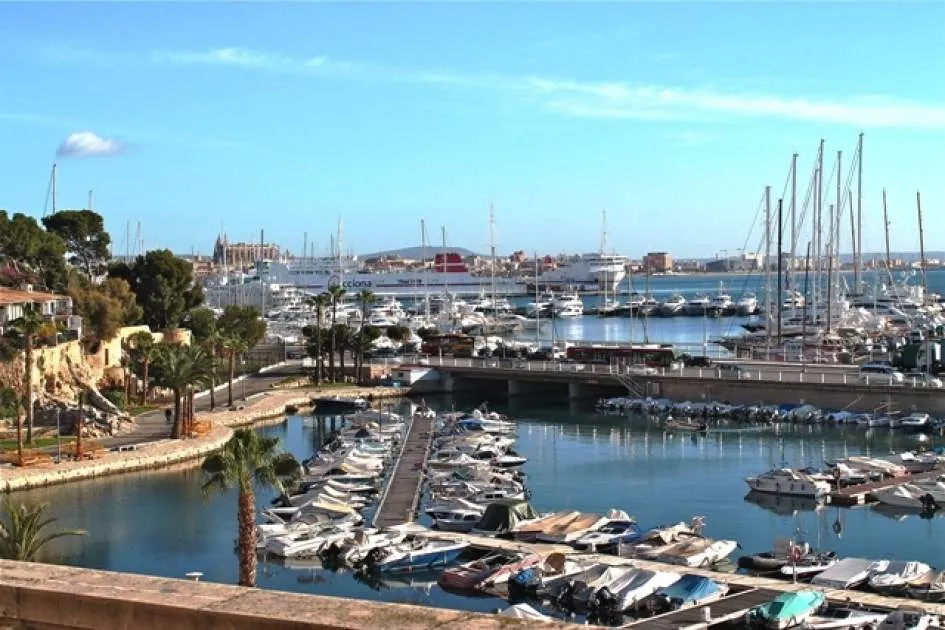 First line apartment near the harbor of Palma