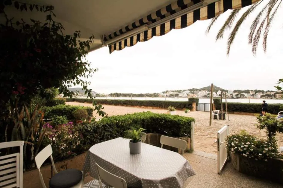 Renovated spacious apartment on the first line to the sea in Santa Ponsa