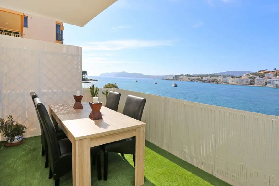 First line apartment with sea views in Santa Ponsa