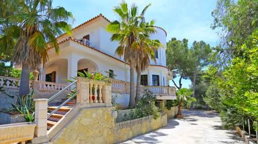 Mediterranean style villa with partial sea views in Santa Ponsa