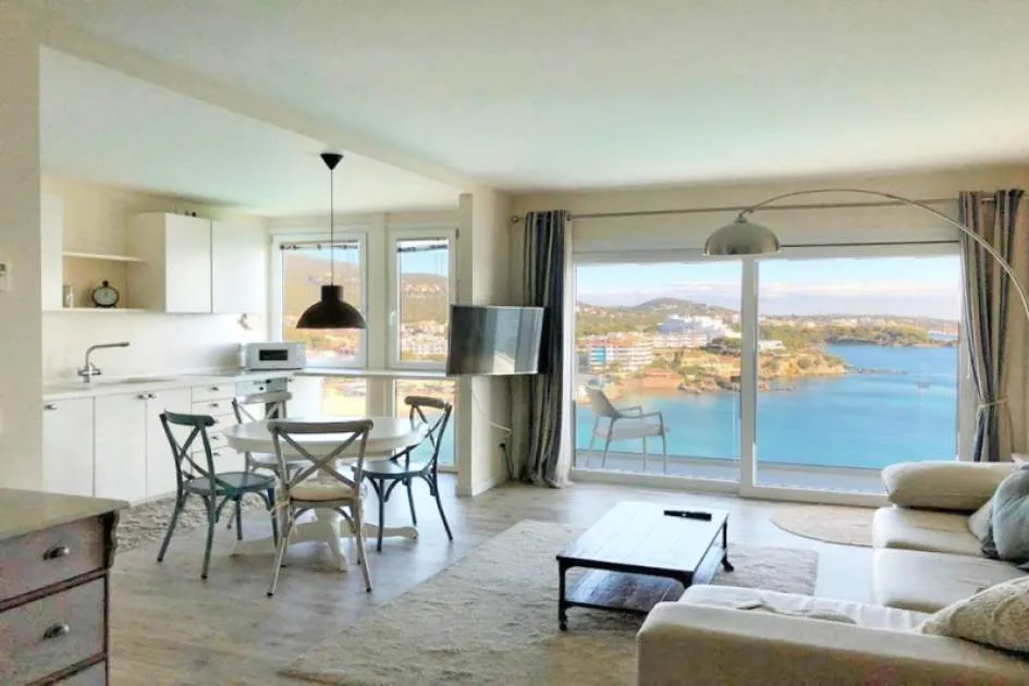 Apartment with amazing sea views in Palmanova