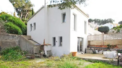 Semi-detached corner house with a garden in Costa de la Calma