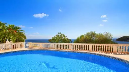 Seaview duplex apartment with direct access to the sea in Torrenova