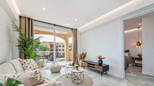 Newly refurbished flat with sea views in El Toro