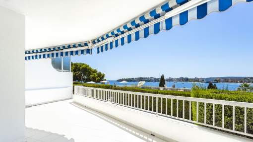 Flat with wonderful sea views in Palmanova in complex in 1st sea line with community pool Flat with wonderful sea views in Palmanova in complex in 1st sea line with community pool