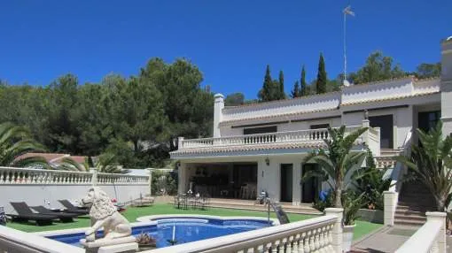 Top renovated villa with pool in quiet location in Costa de la Calma