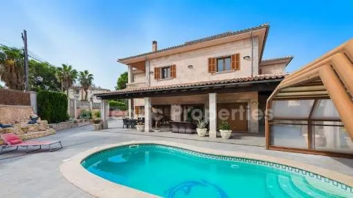 Villa in urban area with large patio and pool for sale in Can Picafort, Mallorca Villa in urban area with large patio and pool for sale in Can Picafort, Mallorca