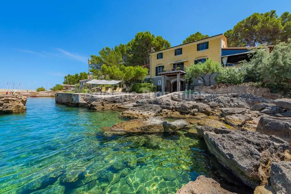 Luxurious frontline villa for sale in Bon Aire, Mallorca