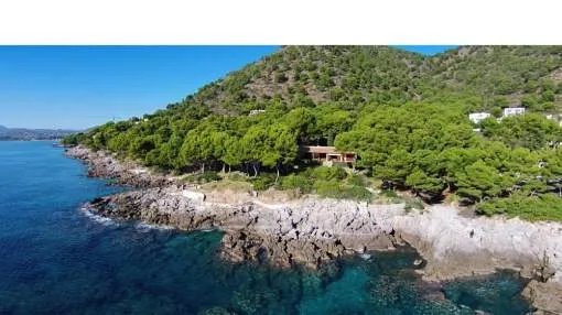 Frontline villa for sale on the east coast, Mallorca 