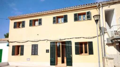 Attractive townhouse near the sea for sale, mountain and sea views, quiet location, Alcudia 