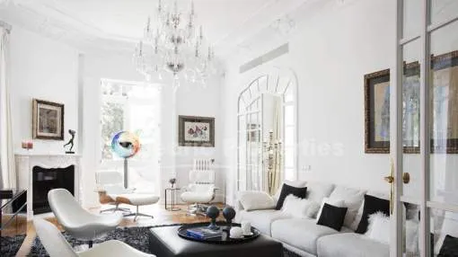 Renovated old Majorcan palace for sale in the best area of the city, Mallorca 