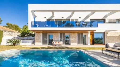 Modern villa with large garden for sale in Cala Vinyes, Mallorca