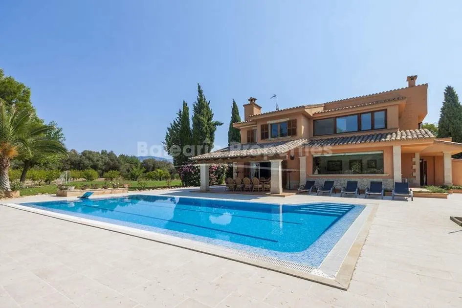 Country house with holiday rental licence, pool and garden for sale near Palmanyola, Mallorca