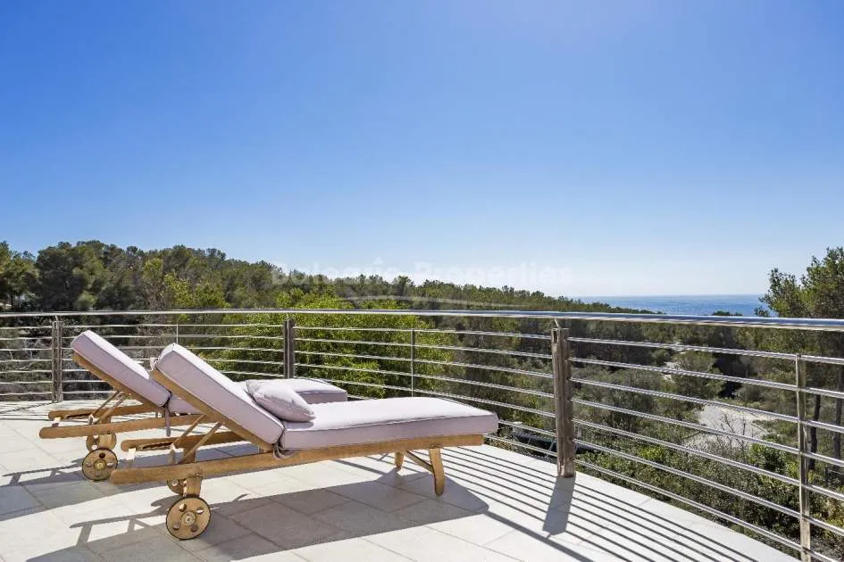 Sea view villa with rental license for sale in Cala Vinyas, Mallorca