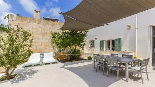 Renovated townhouse with touristic license for sale in Colonia San Jordi, Mallorca