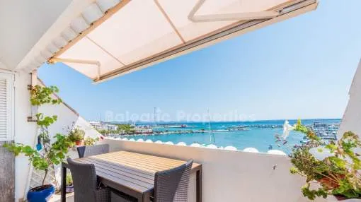 Front line penthouse for sale on the promenade of Puerto Alcudia, Mallorca