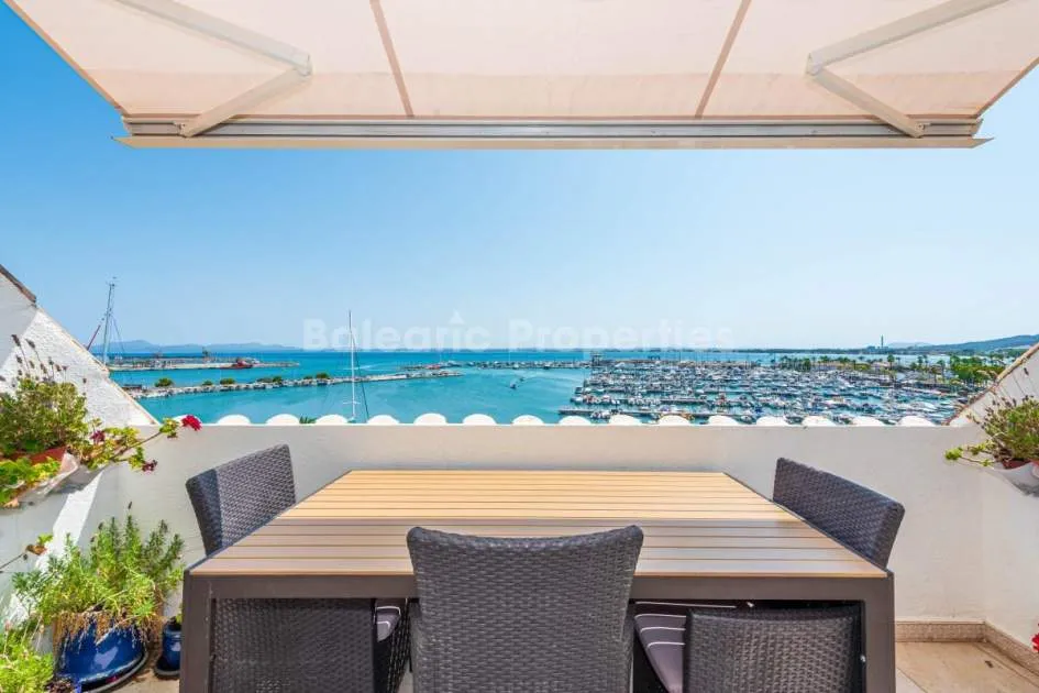 Front line penthouse for sale on the promenade of Puerto Alcudia, Mallorca