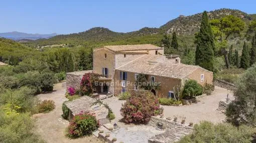 Charming country estate with pool license ( applied for ) with agrohotel project with impressive views ! Charming country estate with pool license ( applied for ) with agrohotel project with impressive views !