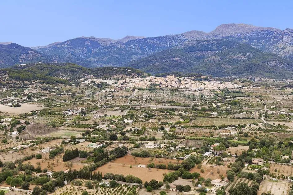 Country plot with fabulous mountain views, for sale in Selva, Mallorca