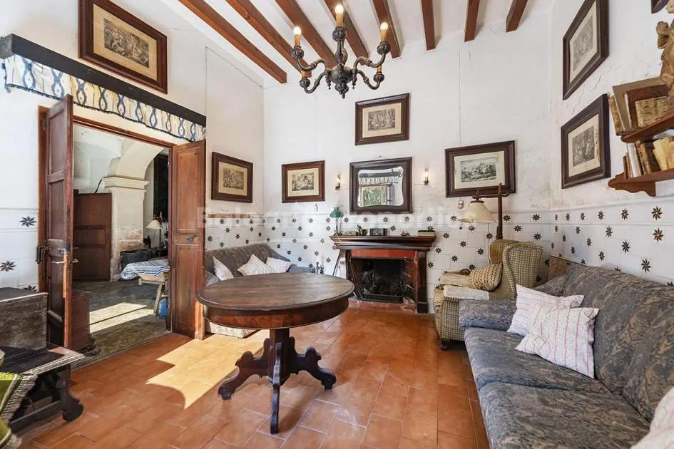 Remarkable manor house for sale in the centre of Campanet, Mallorca