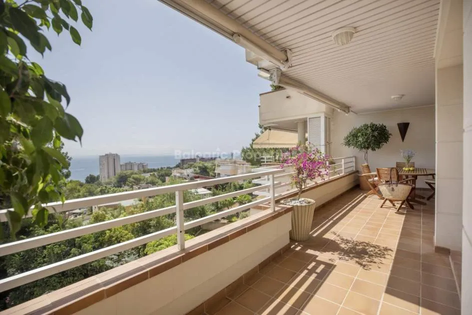 Sea view apartment with community pool, for sale in Cas Català, Mallorca