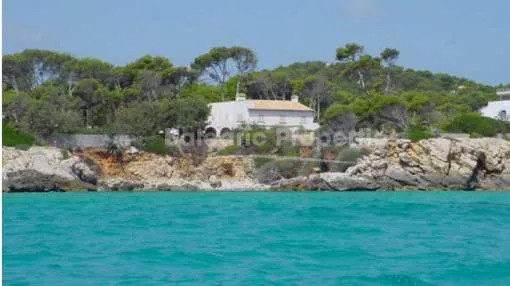 Frontline villa with beach access for sale in Cala Ratjada, Mallorca 