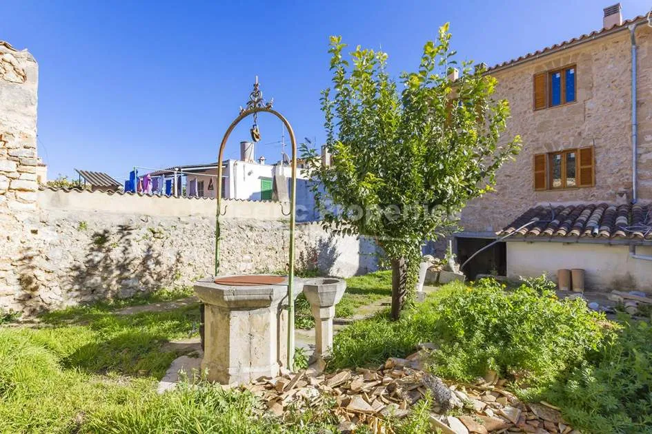 Partially reformed house with the option of a pool, for sale in Alaró, Mallorca